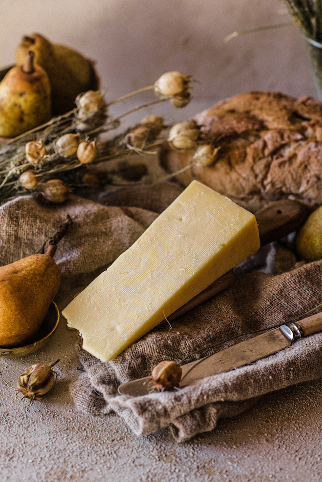 Quicke's Vintage Clothbound Cheddar