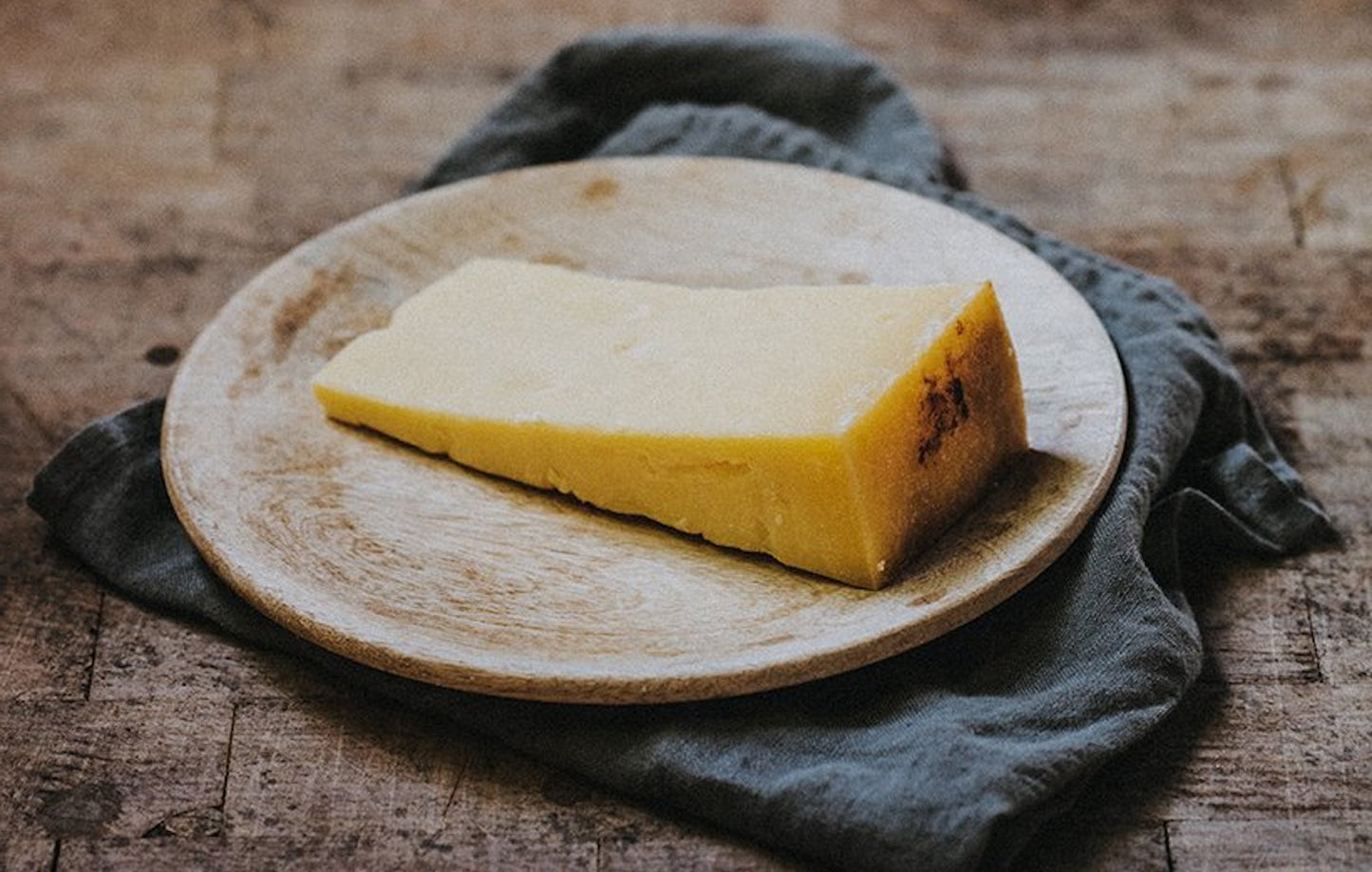 Quicke's Mature Clothbound Cheddar